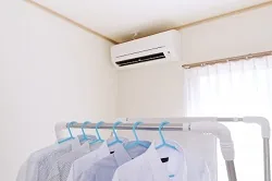 梅雨の時期の電気代を安くする方法は