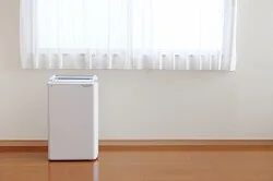 梅雨の時期の電気代を安くする方法は